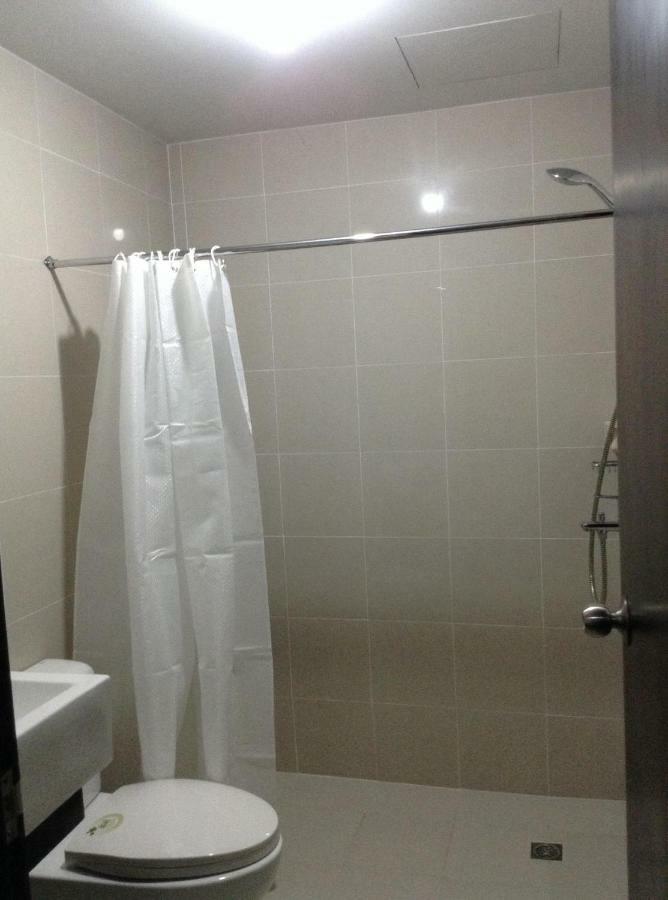 Cubao Manhattanheights Unit 11A Tower B, 2Br Manille Extérieur photo