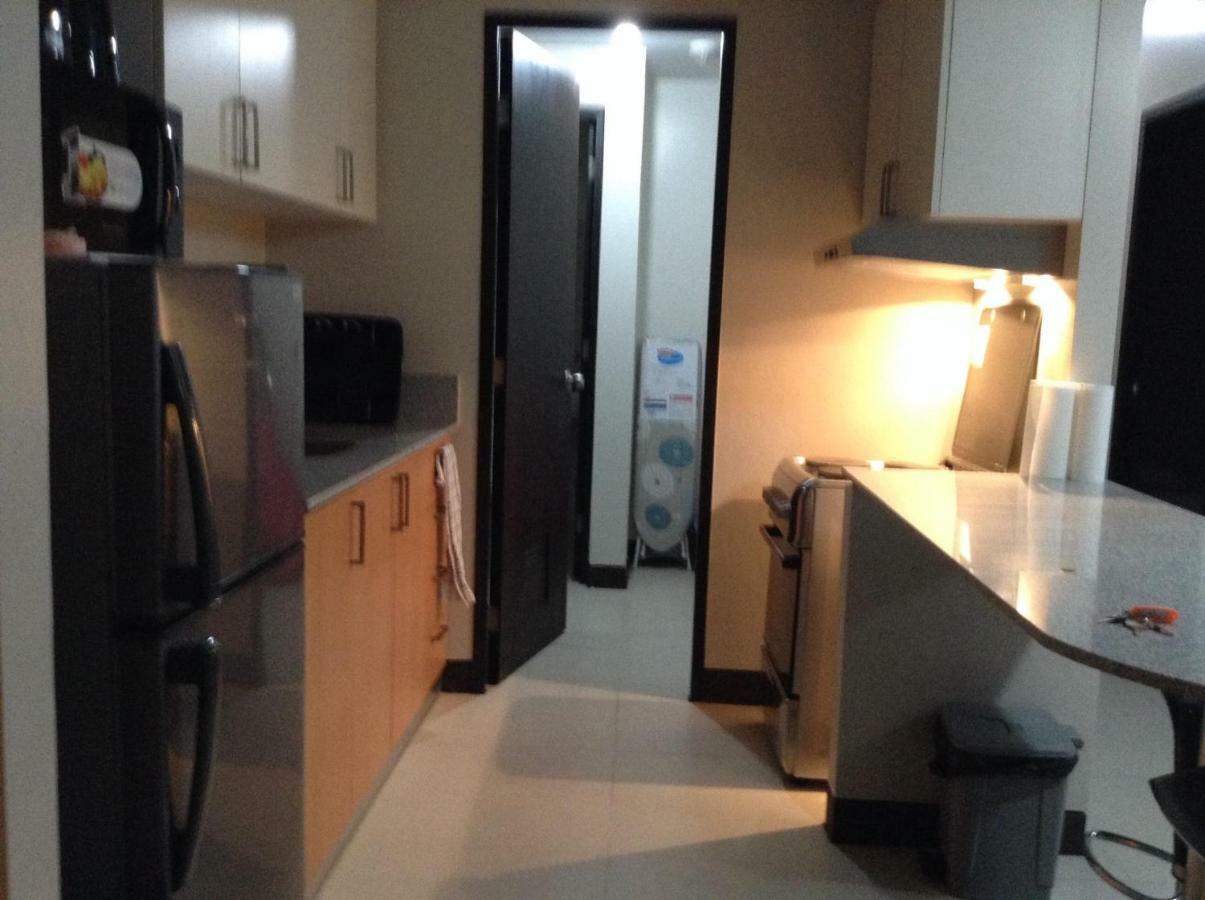 Cubao Manhattanheights Unit 11A Tower B, 2Br Manille Extérieur photo