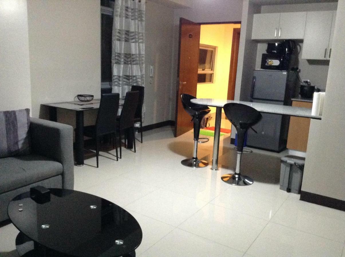 Cubao Manhattanheights Unit 11A Tower B, 2Br Manille Extérieur photo