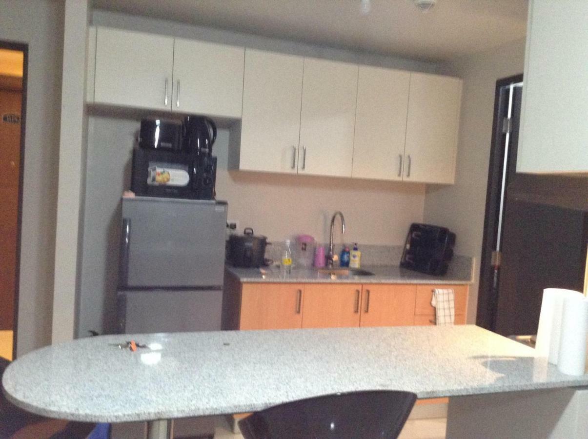 Cubao Manhattanheights Unit 11A Tower B, 2Br Manille Extérieur photo