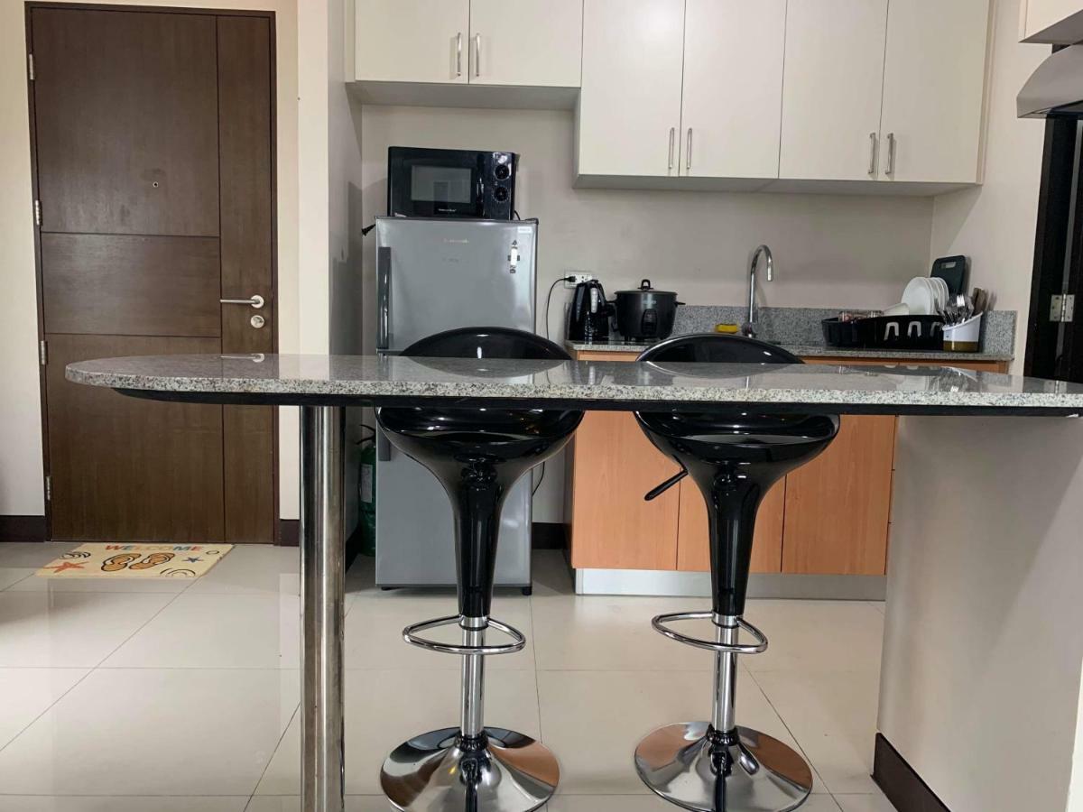 Cubao Manhattanheights Unit 11A Tower B, 2Br Manille Extérieur photo