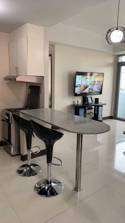 Cubao Manhattanheights Unit 11A Tower B, 2Br Manille Extérieur photo